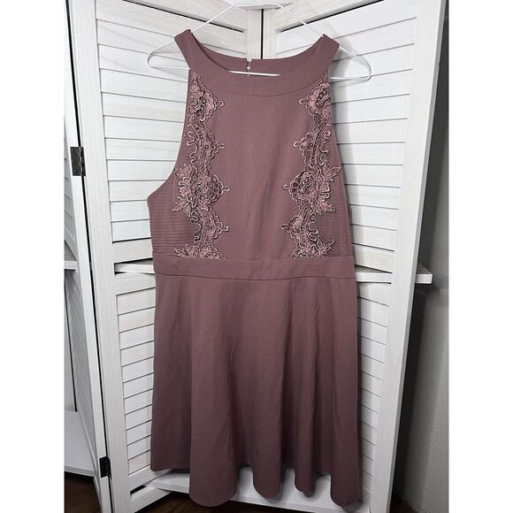 Charlotte Russe Dresses & Skirts - Charlotte Russe High Neck Sleeveless Dress Size XL, Keyhole Back, Dusty Rose EUC